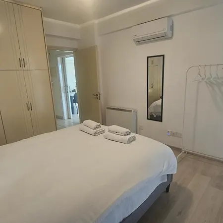 Helios Apartment *